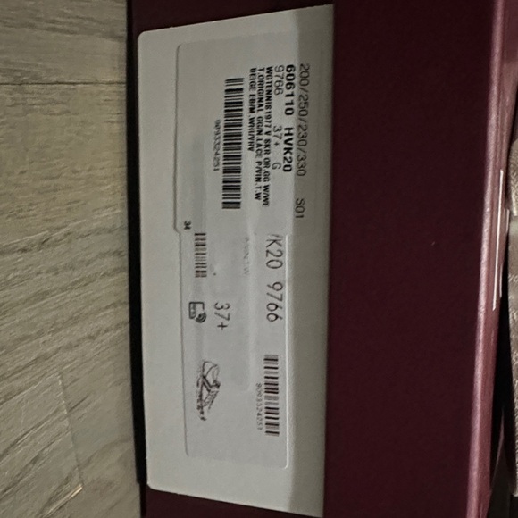 Gucci women Tan and Green Sneakers - Picture 3 of 3